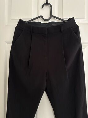 COS Black Pleated Tapered Trousers Dress Pants Size 2 EUC